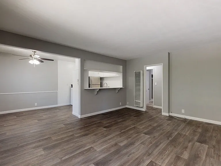 Overland Avenue Apartments — Photo 32