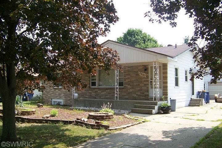1st image of 2850 Hollis Dr NE