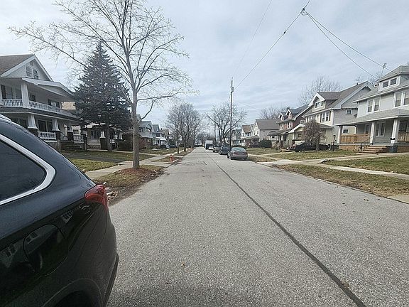 5th image of 11805 Cromwell Ave