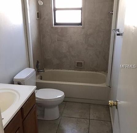 4th image of 415 Emerald Ave