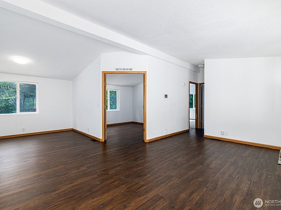 5th image of 801 SE Mill Creek