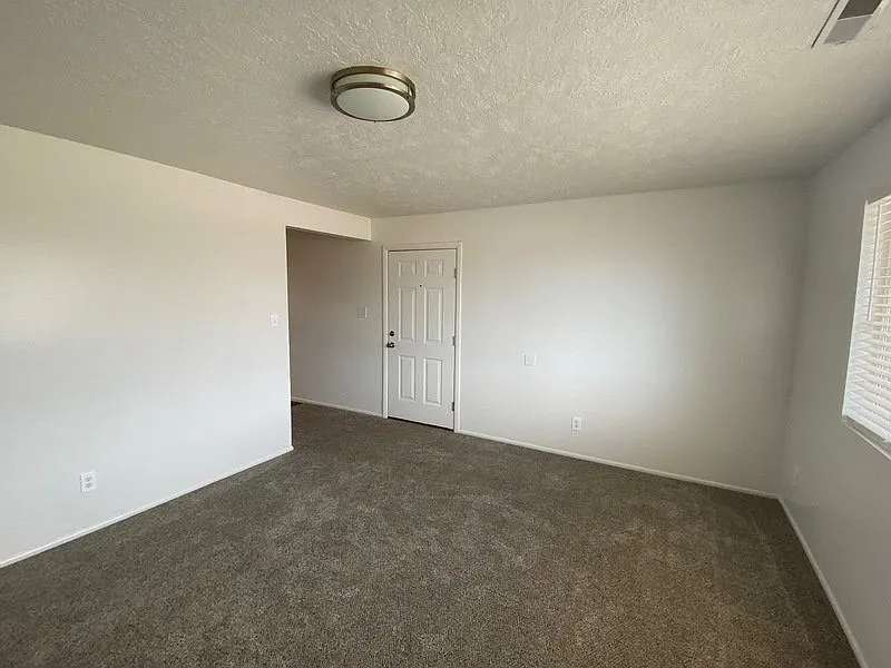 2 bed, 900 sqft, $1,325 — Photo 3