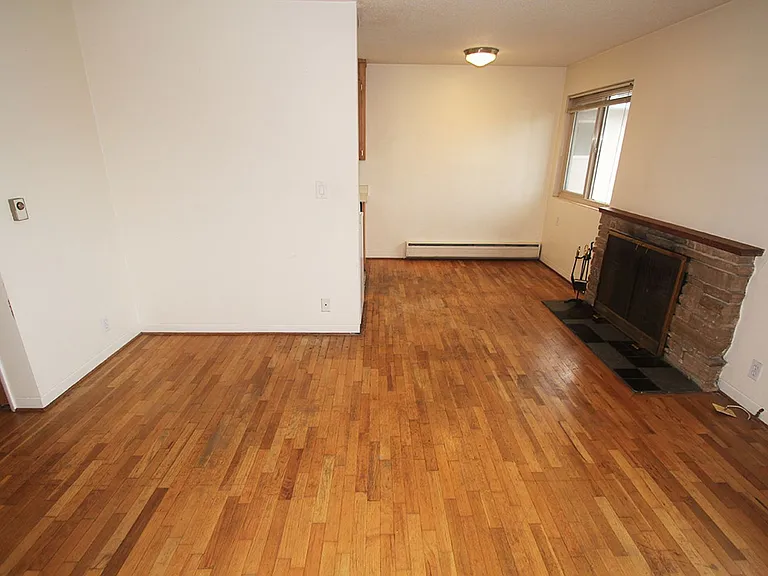 2323 W Newton St — Photo 3
