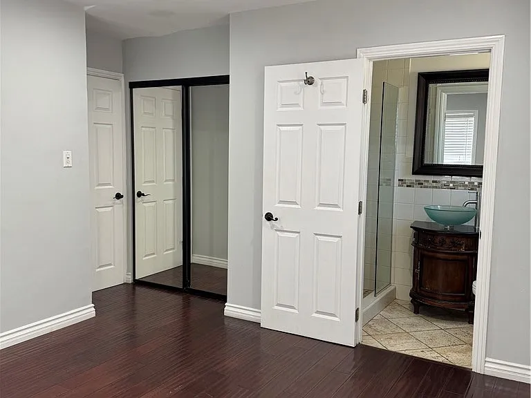 8739 Tyrone Ave — Photo 24