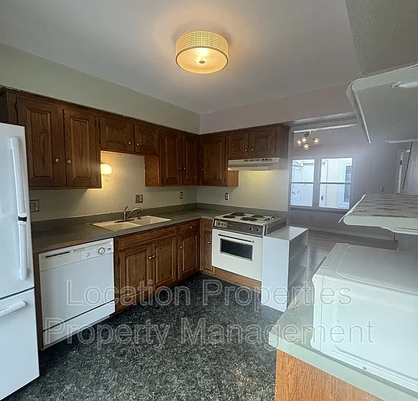 1905 W 3rd St #1 — Photo 7