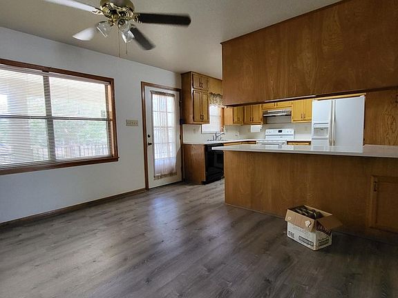 3rd image of 410 Nimitz Cir