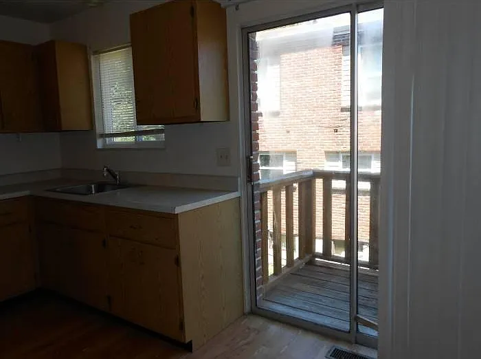 2585 Elm Dr — Photo 2