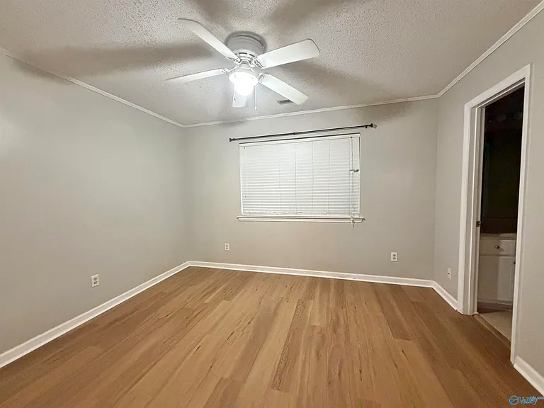 105 Sugarwood Ct — Photo 11