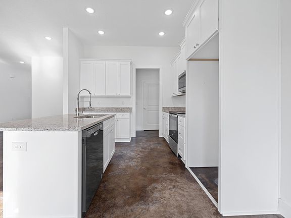 2nd image of 107 Clearwater Dr