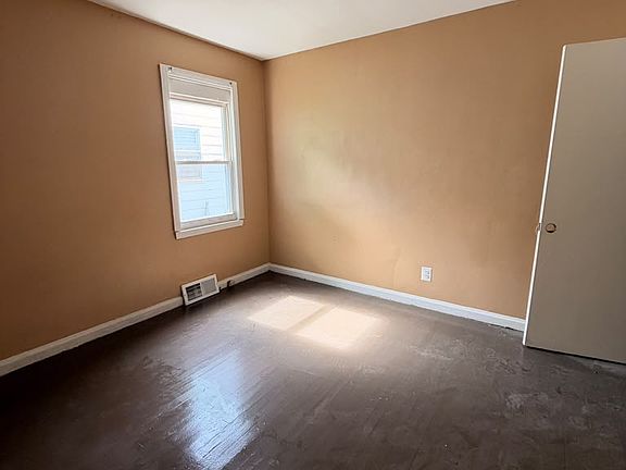 4th image of 18846 Riopelle St