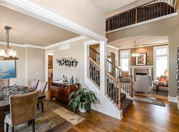 4th image of 8290 Shoreline Dr
