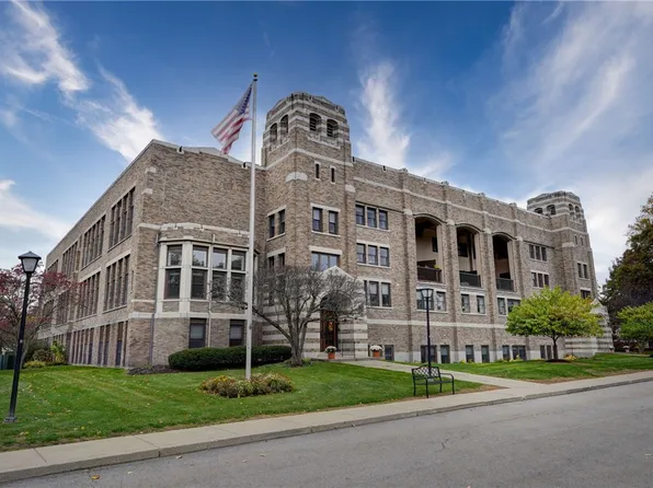 105 Packetts Gln, Fairport, NY 14450