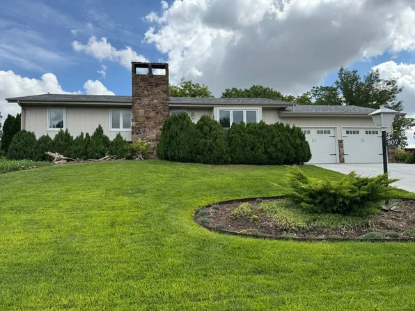 907 Westridge Ave, Norton, KS 67654