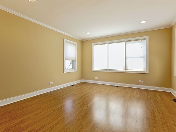 5th image of 5925 W Touhy Ave