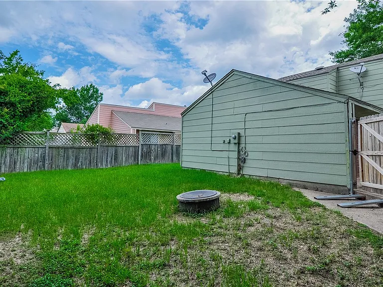 1506 Lemon Tree Ln — Photo 23