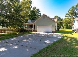 6233 Hedingham Dr, Hope Mills, NC 28348