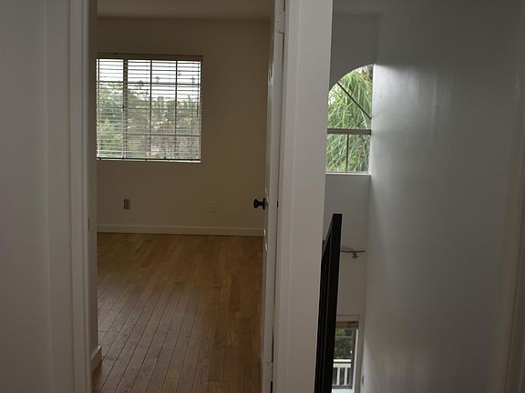 5th image of 716 Flower Ave APT B