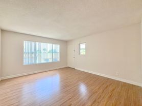 315 Gladys Ave, Long Beach, CA