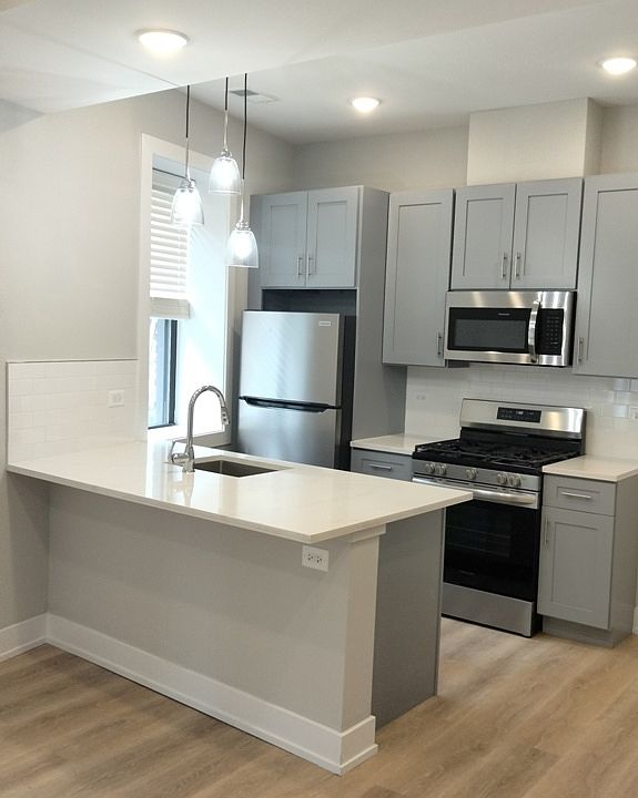 1st image of 437 W Belden Ave #2