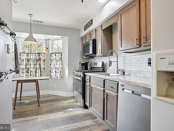 5th image of 7 Summit Ct