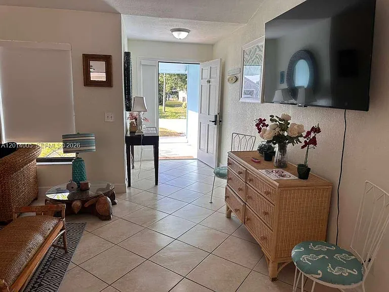 1280 SW Jacqueline Ave — Photo 3