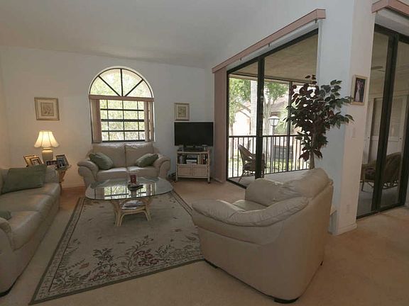 5th image of 5438 Verona Dr APT P
