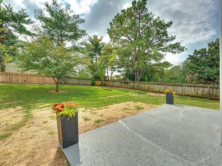 520 Riverview Dr — Photo 48