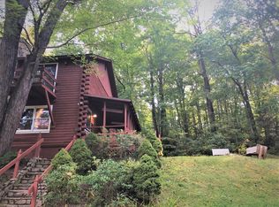 24 Cricket Ln, Maggie Valley, NC 28751