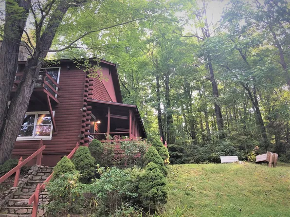 24 Cricket Ln, Maggie Valley, NC 28751