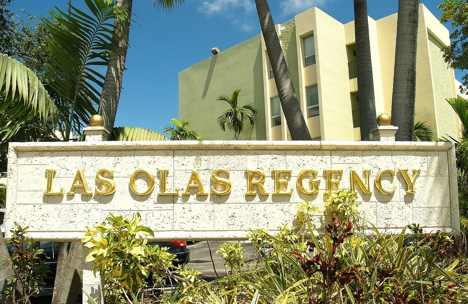 Las Olas Regency — Photo 3