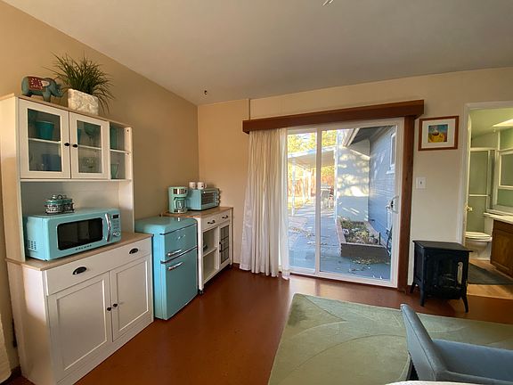 4th image of 1255 N Hemlock Way