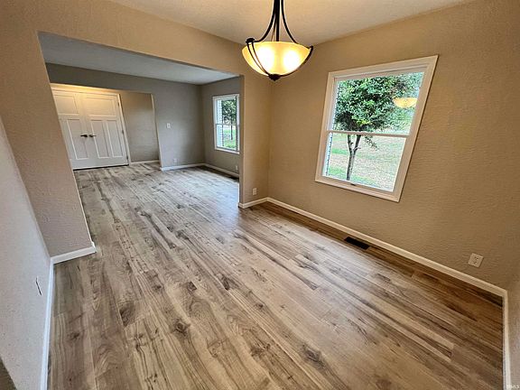 5th image of 310 Whitson Dr