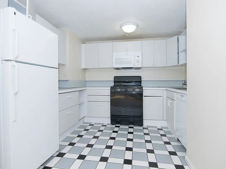 129 Glenville Ave #4 — Photo 12