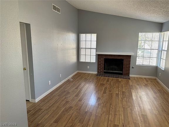 3rd image of 4678 Denwood Dr