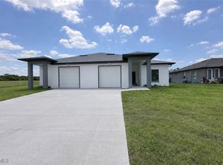 5207 30th St SW, Lehigh Acres, FL 33973