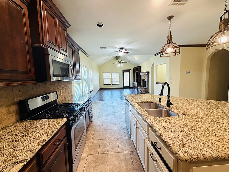 18224 Bridlington Dr — Photo 5