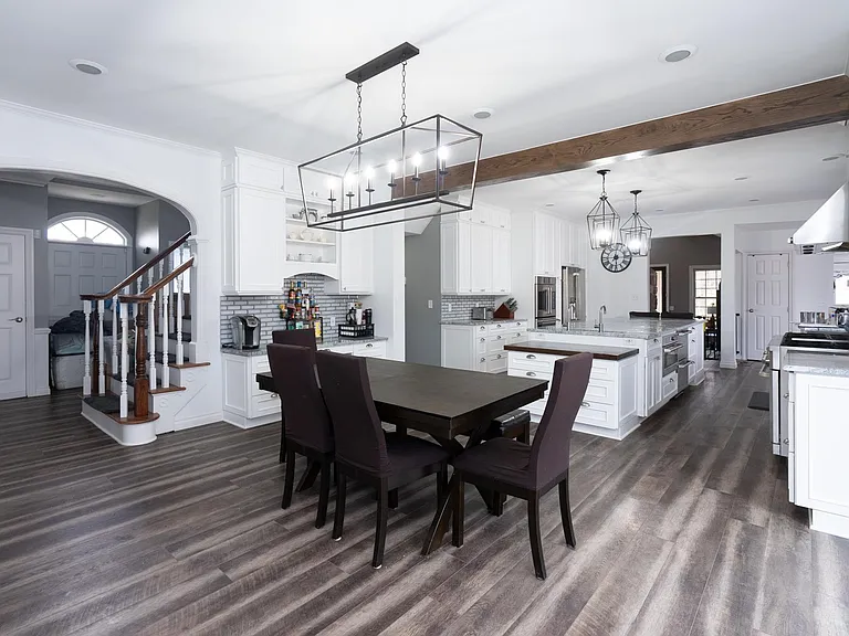 2401 E Brocker Rd — Photo 14