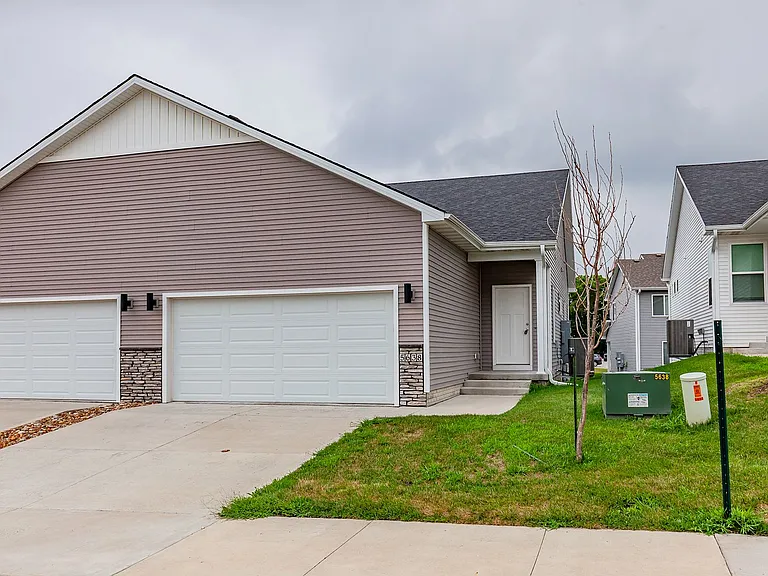5638 Fernwood Dr — Photo 1