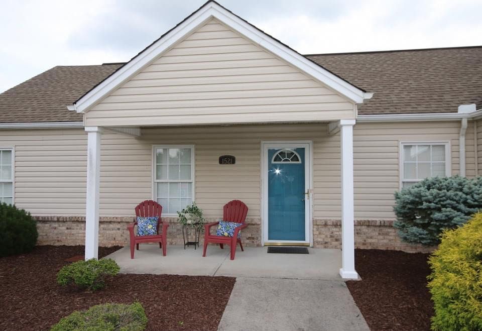 1st image of 1521 Pine Cone Cir