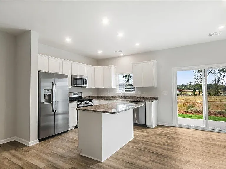 172 Randwick Ln — Photo 4