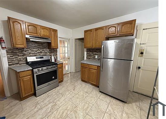 1st image of 6 Bailey St APT 1