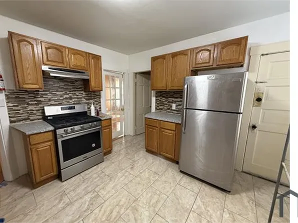 6 Bailey St APT 1, Dorchester Center, MA 02124