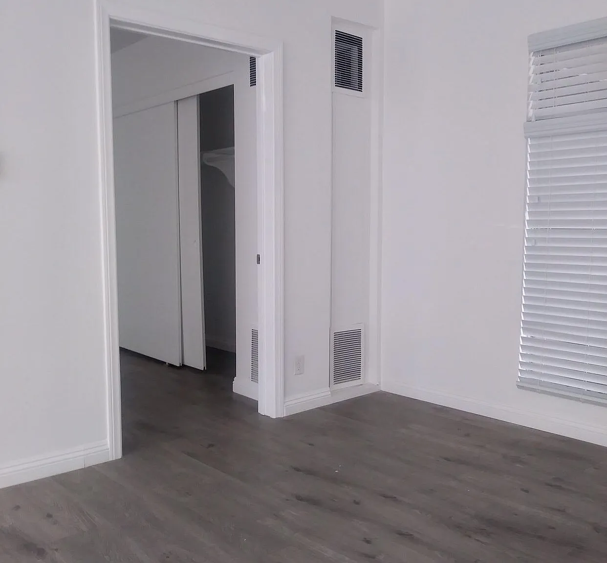 827 S Saint Andrews Pl — Photo 3