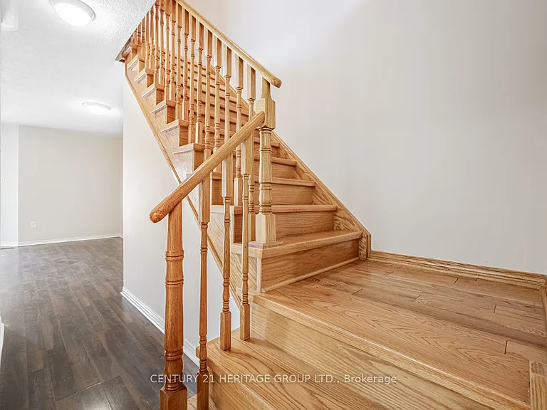 5602 Cortina Cres — Photo 5