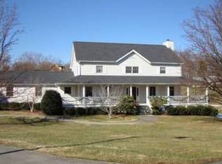 4 Summerfield Cir, Piney Flats, TN 37686