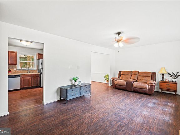 5th image of 4 Columbus Ct