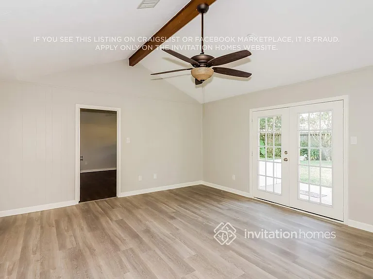 2104 Yorktown Ct N — Photo 4