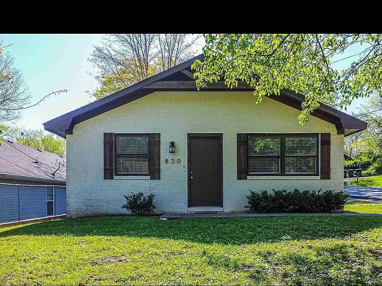 830 Sanders Ave — Photo 1