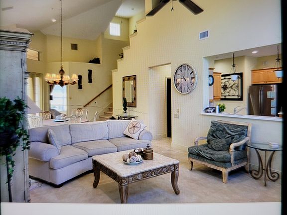 Living Room/Great Room/Stairway