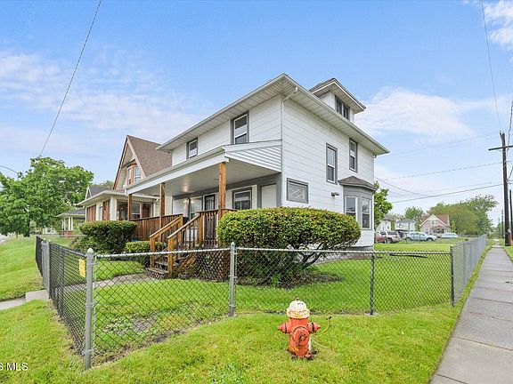 4th image of 3279 N Detroit Ave